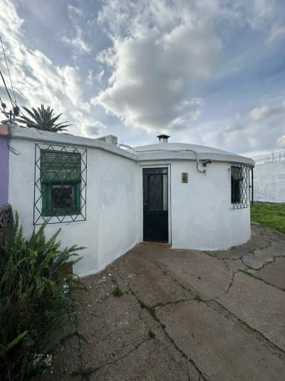Casita para persona sola o pareja con amplio patio