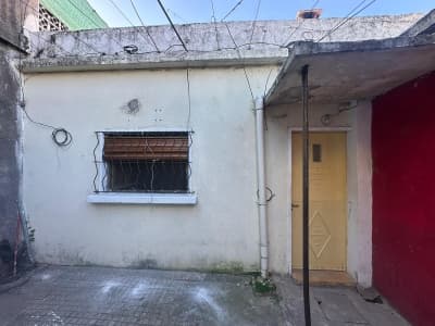 Se alquila casa en barrio oeste