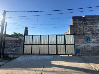 Se alquila gran galpon con terreno
