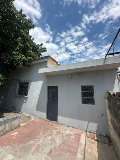 Se alquila casita para persona sola o pareja