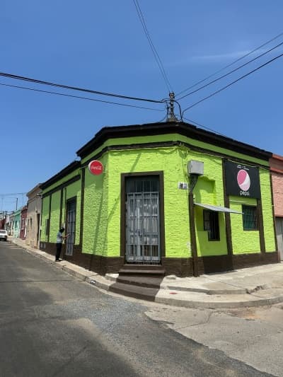 Local comercial con apartamento en lindo punto